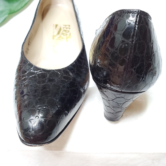 SOLD Salvatore Ferragamo 🐊 Croc Embossed Black Patent Low Heels Comfortable - Picture 6 of 12